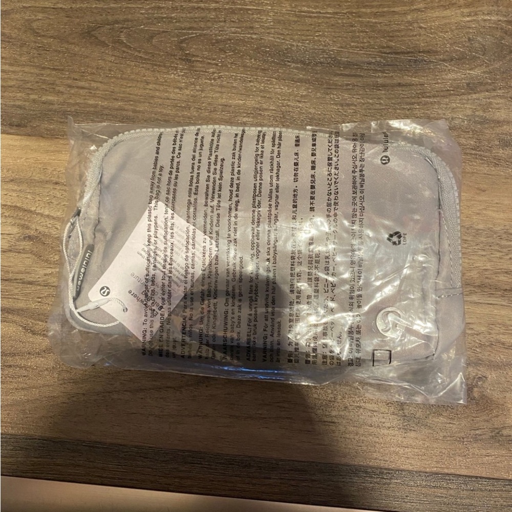 Lululemon everywhere belt bag gray